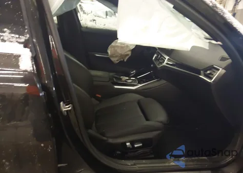 2021 BMW 330I xDrive z USA, uszkodzony, nr VIN 3MW5R7J02M8B99547